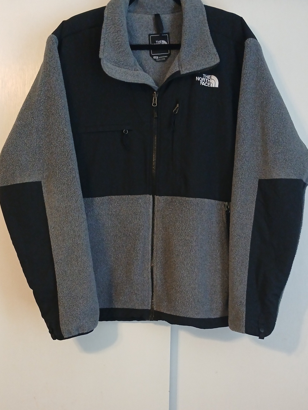 The North Face Gray & Black Zoned Fleece Jacket in Size L